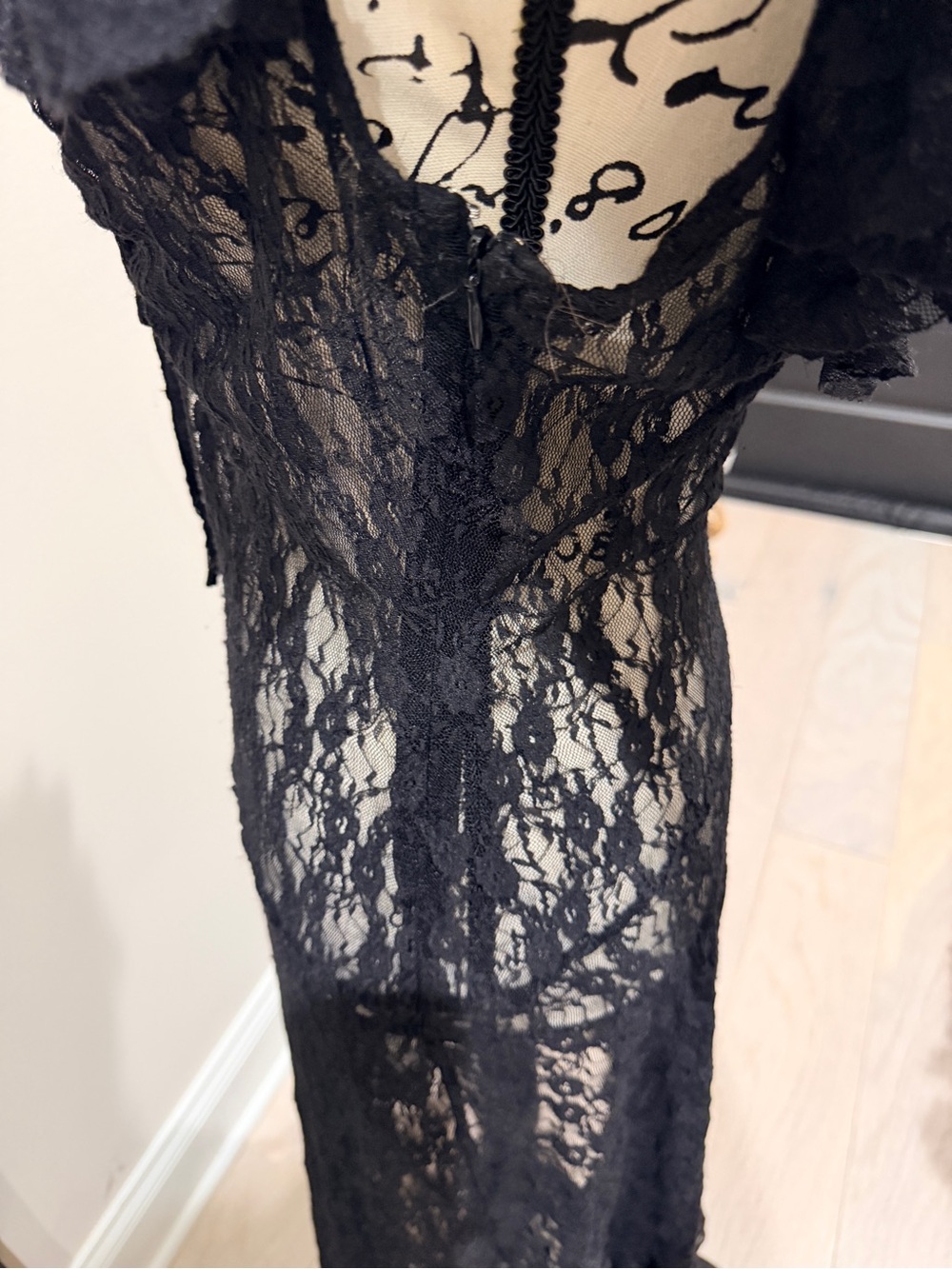 Kimchi Blue - Black Lace Dress with Tie-Front Detail Asymmetrical size M - Picture 4 of 6